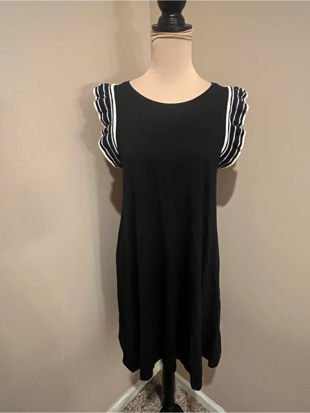 LOFT Black Knit Mini Dress White\Black Flutter Sleeve, size Small